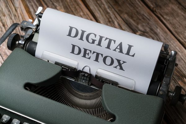 Mengapa Generasi Z Perlu Digital Detox di Era Media Sosial yang Menggila